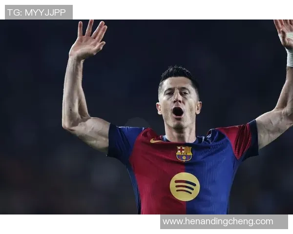 足球明星贴纸莱万的魅力与成就全解析让你更了解这位足坛巨星